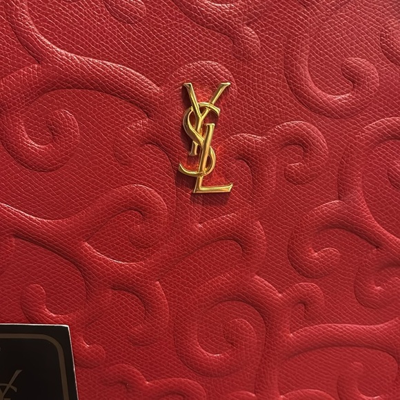 Yves Saint Laurent Red Embossed Shoulder Bag - Picture 4 of 17